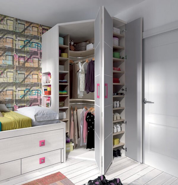 Dormitorio juvenil con armario puertas plegables gran capacidad.